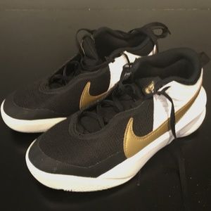 Boys Nike Hustled X sneaker